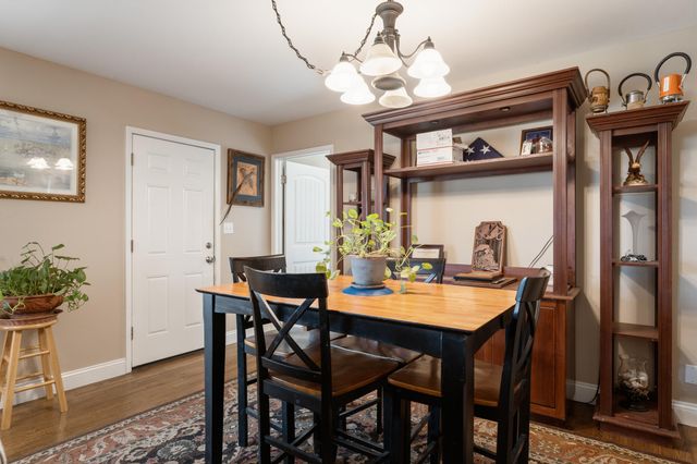 18 E 15th Road, Grove, OK 74344