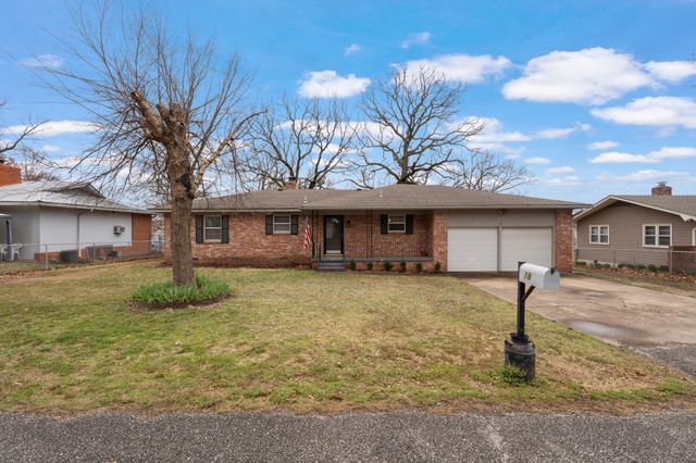 18 E 15th Road, Grove, OK 74344