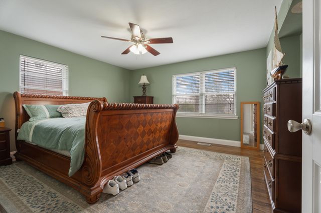 18 E 15th Road, Grove, OK 74344