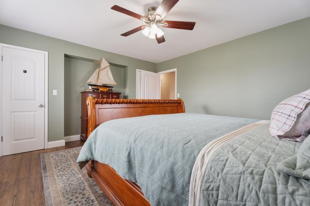 18 E 15th Road, Grove, OK 74344