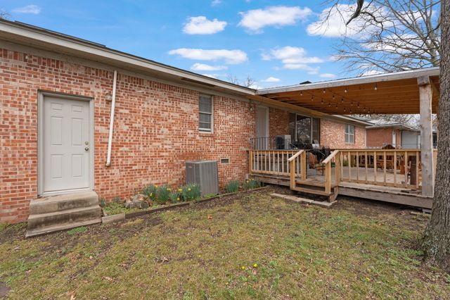 18 E 15th Road, Grove, OK 74344