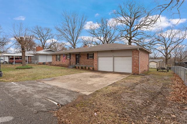 18 E 15th Road, Grove, OK 74344