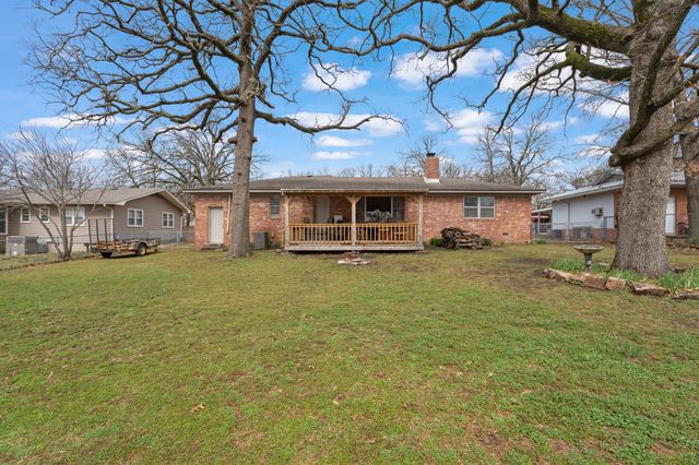 18 E 15th Road, Grove, OK 74344