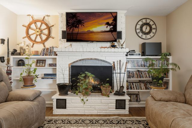 18 E 15th Road, Grove, OK 74344