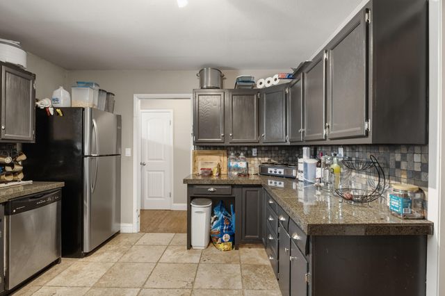 18 E 15th Road, Grove, OK 74344