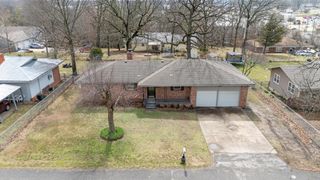 18 E 15th Road, Grove, OK 74344