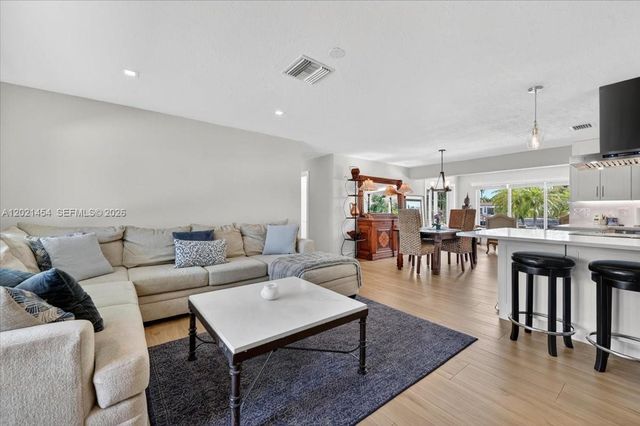 164 NE 30th St, Wilton Manors, FL 33334