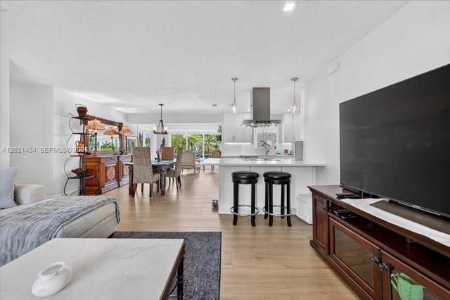164 NE 30th St, Wilton Manors, FL 33334