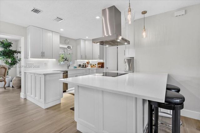 164 NE 30th St, Wilton Manors, FL 33334