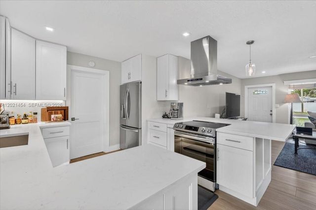 164 NE 30th St, Wilton Manors, FL 33334