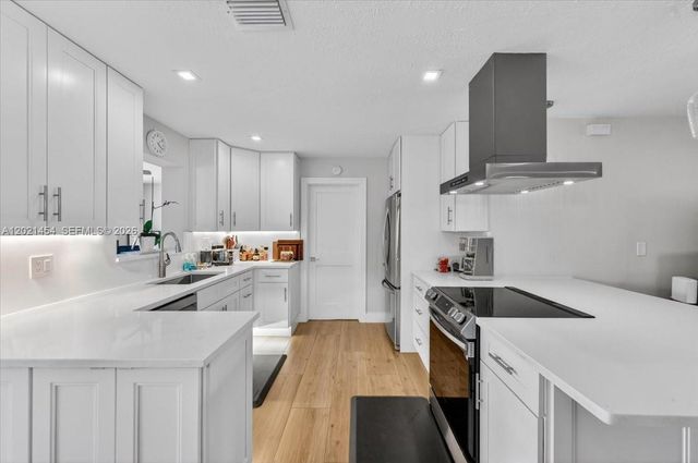 164 NE 30th St, Wilton Manors, FL 33334