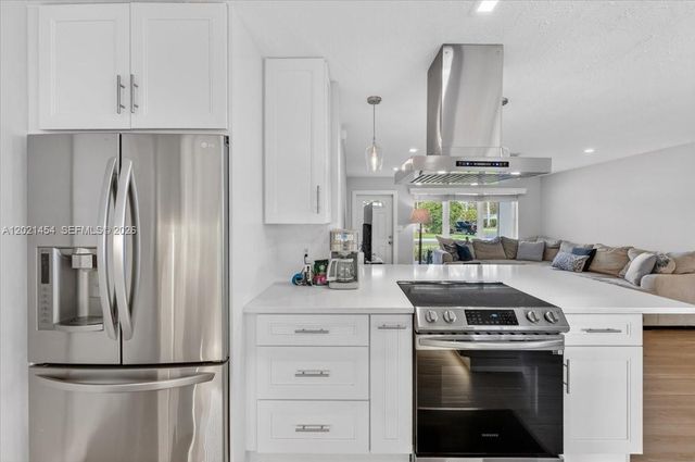 164 NE 30th St, Wilton Manors, FL 33334