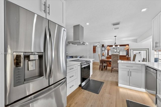 164 NE 30th St, Wilton Manors, FL 33334