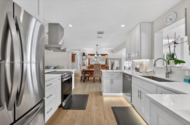 164 NE 30th St, Wilton Manors, FL 33334