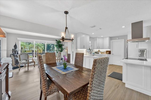 164 NE 30th St, Wilton Manors, FL 33334