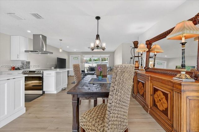 164 NE 30th St, Wilton Manors, FL 33334
