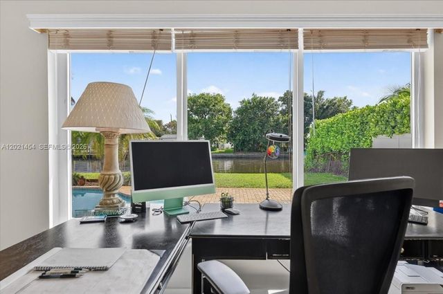 164 NE 30th St, Wilton Manors, FL 33334