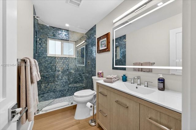 164 NE 30th St, Wilton Manors, FL 33334