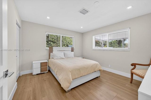 164 NE 30th St, Wilton Manors, FL 33334