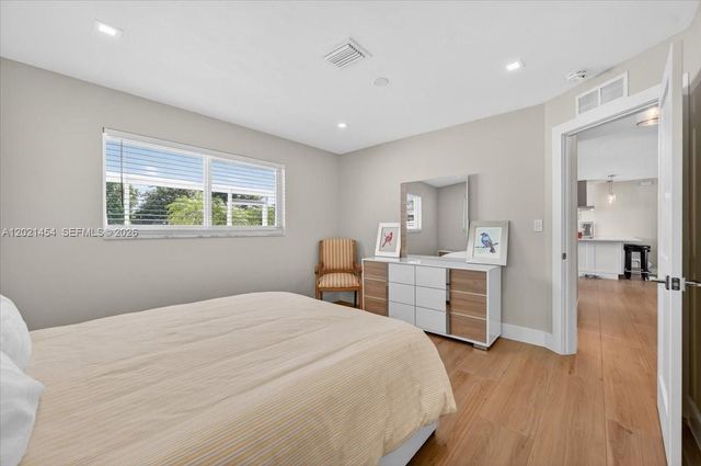 164 NE 30th St, Wilton Manors, FL 33334
