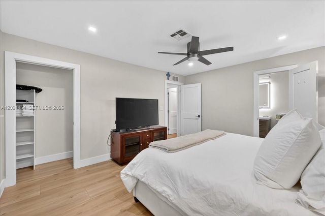164 NE 30th St, Wilton Manors, FL 33334