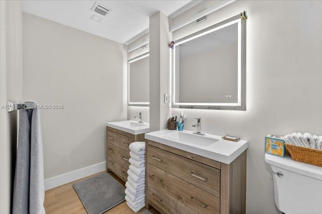 164 NE 30th St, Wilton Manors, FL 33334