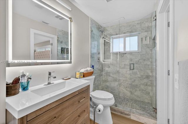 164 NE 30th St, Wilton Manors, FL 33334