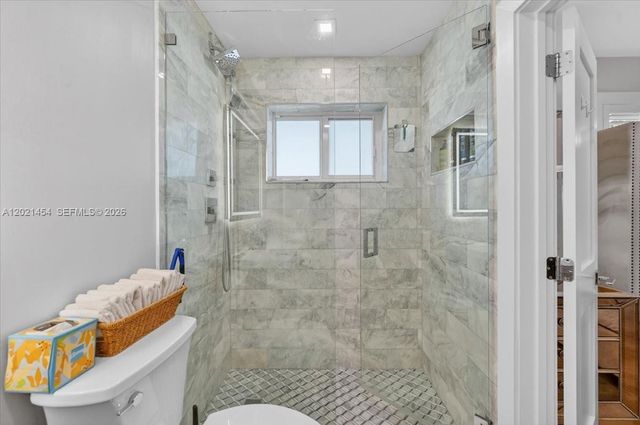 164 NE 30th St, Wilton Manors, FL 33334