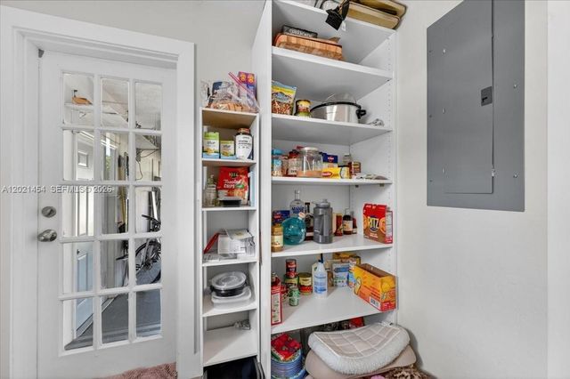 164 NE 30th St, Wilton Manors, FL 33334
