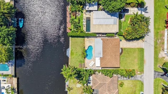 164 NE 30th St, Wilton Manors, FL 33334