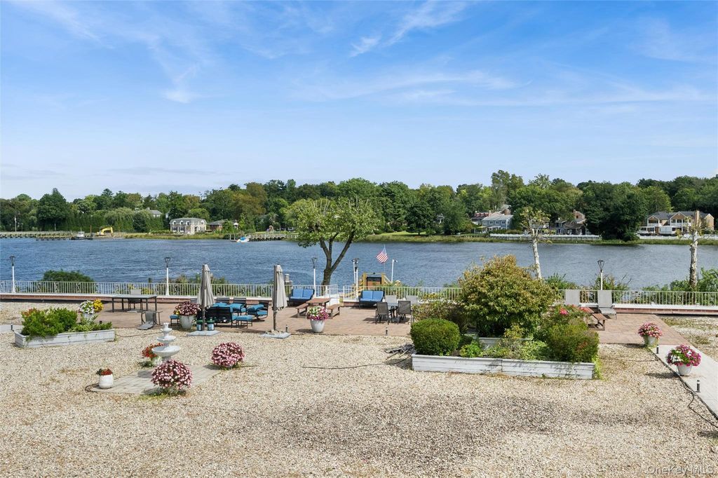 320 East Shore Road 30B, Great Neck, NY 11023 — photo 2