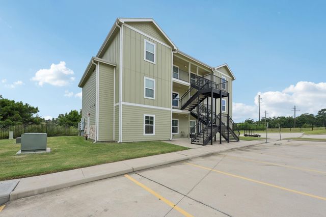 270 Plez Morgan Drive C, Montgomery, TX 77356