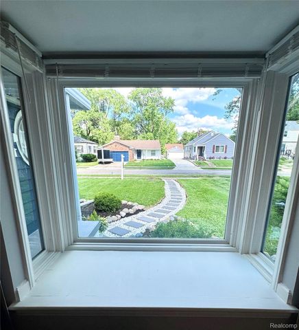 234 Draper Avenue, Pontiac, MI 48341