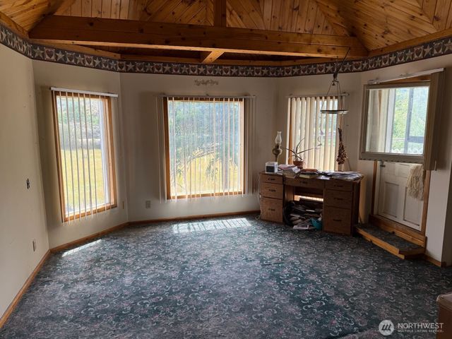 1112 Loomis Oroville Road, Loomis, WA 98827