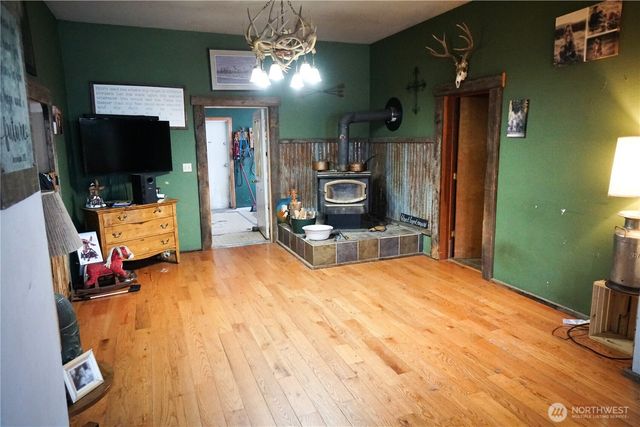 1112 Loomis Oroville Road, Loomis, WA 98827