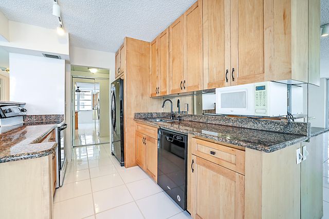 2121 N Ocean Boulevard 302e, Boca Raton, FL 33431