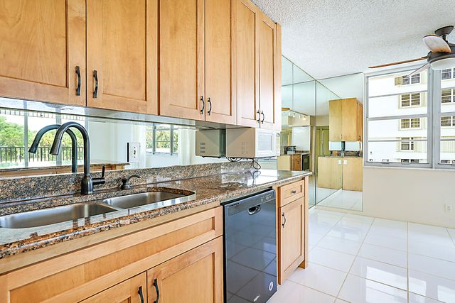 2121 N Ocean Boulevard 302e, Boca Raton, FL 33431