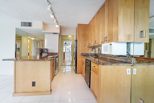 2121 N Ocean Boulevard 302e, Boca Raton, FL 33431