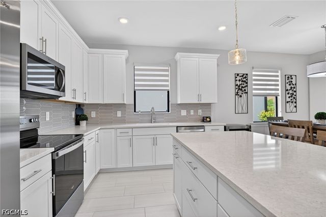 3663 Passion Vine DR, Alva, FL 33920