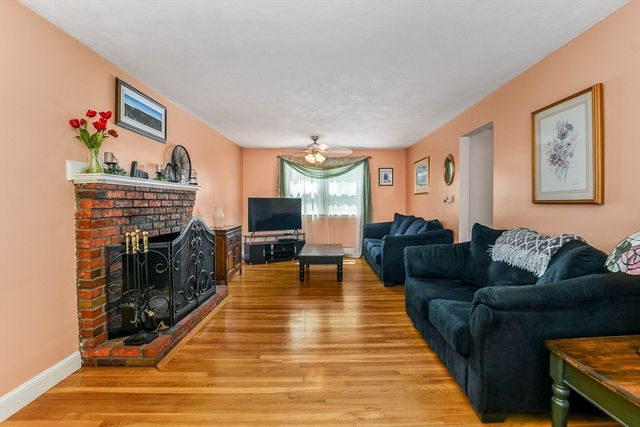 130 Gainsville Rd, Dedham, MA 02026
