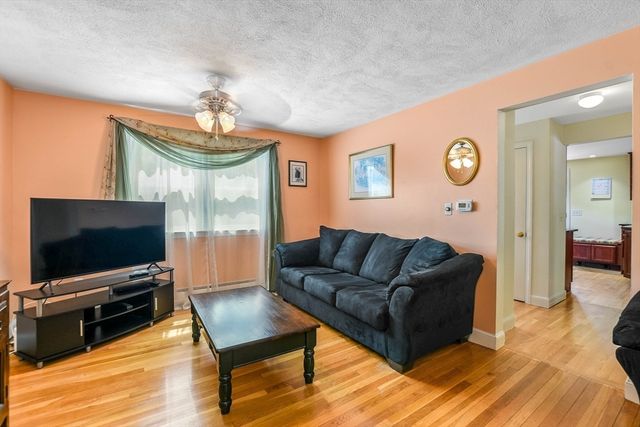 130 Gainsville Rd, Dedham, MA 02026