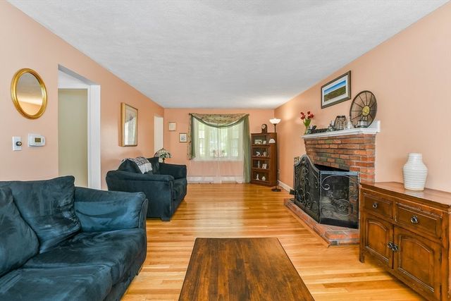 130 Gainsville Rd, Dedham, MA 02026
