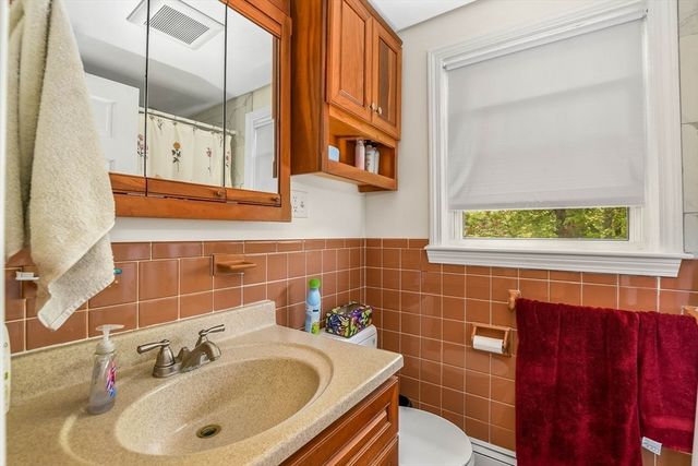 130 Gainsville Rd, Dedham, MA 02026