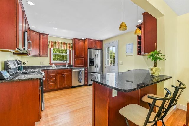 130 Gainsville Rd, Dedham, MA 02026