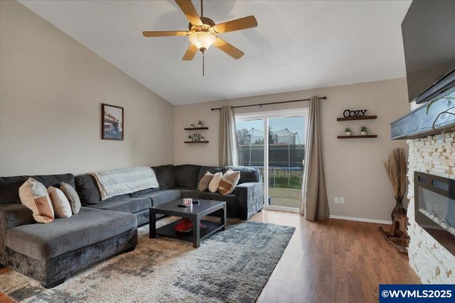 1257 Trent Av N, Keizer, OR 97303