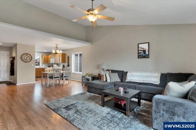 1257 Trent Av N, Keizer, OR 97303