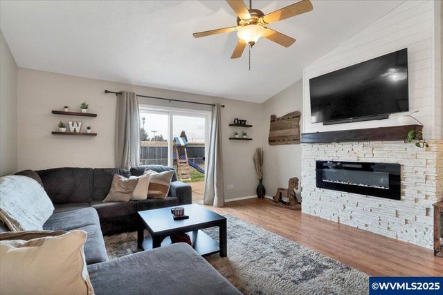 1257 Trent Av N, Keizer, OR 97303