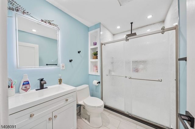 30 Barnard Pl, Elizabeth City, NJ 07208