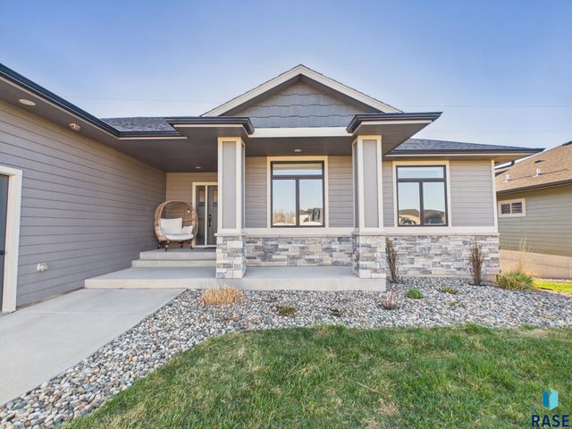 604 N Willow Creek Ave Avenue, Sioux Falls, SD 57110