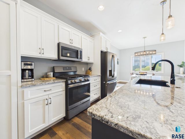 604 N Willow Creek Ave Avenue, Sioux Falls, SD 57110
